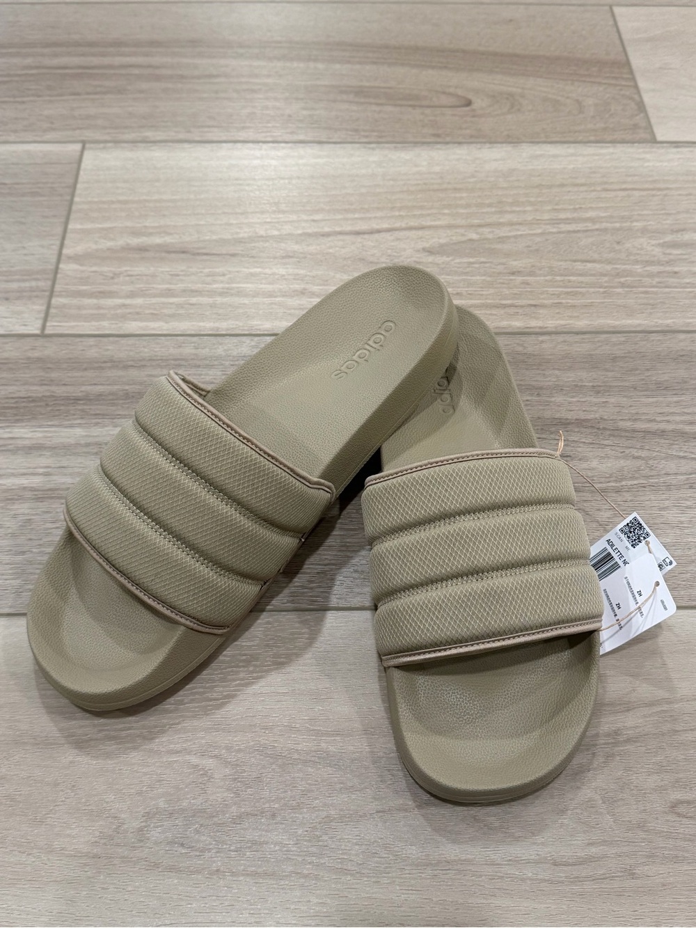 Adidas Adilette No Shower Tan Faux Sherpa Slides Sandals NWT Men’s Size 18